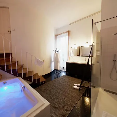 L'hotel Particulier - Bed and Breakfast 4*