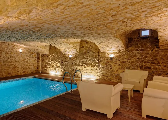 לינה וארוחת בוקר L'hotel Particulier - 4*